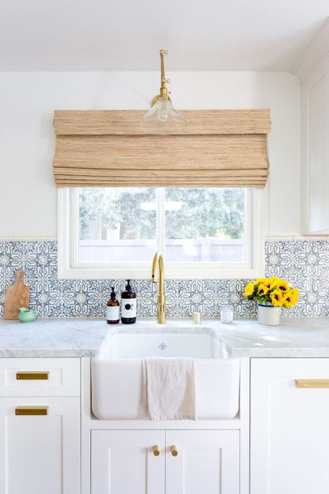 Moroccan Tile Backsplash: Kitchen Ideas and Shopping | Hunker Moroccan Tile Backsplash, Kitchen Window Design, Farmhouse Kitchen Backsplash, Kitchen Tiles Design, Fresh Kitchen, Design Salon, Kitchen Splashback, Moroccan Tile, Chic Kitchen