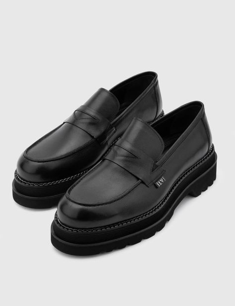 Arve Black Leather Men's Loafer - İLVİ Hype Outfits, Black Loafers Men, Male Portrait Poses, Outfit Pieces, Mule Sneakers, Leather Outerwear, Guys Clothing Styles, Black Dress Shoes, Fashion Suits For Men