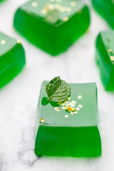 Jameson Jello Shots - perfect for St Patrick's Day! Sugar and Charm Homemade Jello, Best Jello Shots, Green Cocktails, Jell O Shots, Jameson Whiskey, Pudding Shots, Car Bomb, Jello Shot Recipes, Jameson Irish Whiskey