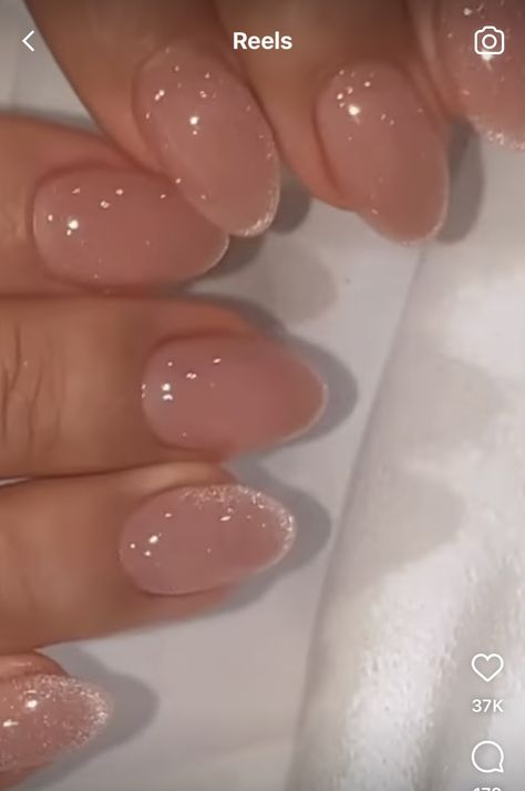 Ombre Sparkle Nails Short, Ombre Round Nails, Natural Sparkle Nails, Delicate Nails Classy, Natural Glitter Nails, Neutral Nails With Sparkle, Nude Sparkle Nails, Nude Shimmer Nails, Delicate Nail Designs