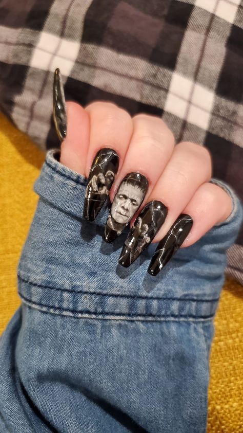 Frankenstein Nails Halloween, Frankenstein Nails Acrylic, Misfits Nails, Bride Of Frankenstein Nails, Adams Family Nails, Nails Portrait, Frankenstein Nail Art, Nail Black And White, Fall Halloween Nails