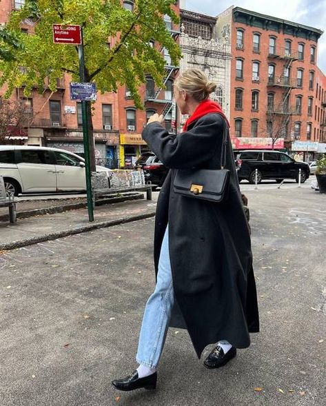 13 Elevated Winter Outfit Ideas With Long Coats | Who What Wear Long Wool Coat Outfit, Black Wool Coat Outfit, Long Black Coat Outfit, Wool Coat Outfit, Black Coat Outfit, Long Coat Outfit, Black Trench Coat, Knee Length Coat, Trench Coat Outfit