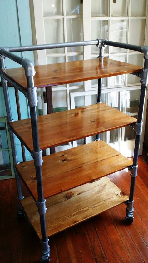 How about using galvanized metal for the shelves and using this on the patio?!?! ajj Kit Net, Diy Shelving, Industrial Pipe Furniture, Kitchen Bar Table, Industrial Pipe Shelves, Diy Pipe, Decor Studio, Regal Design, Pipe Furniture