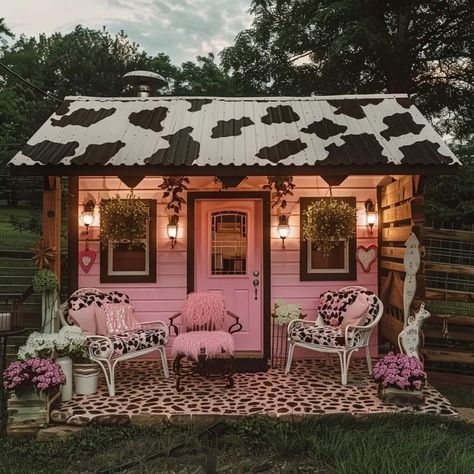 Small She Shed Ideas, Small She Shed, Tiny She Shed, She Shed Interior, 50 Shades Of Pink, Garden Shed Interiors, Shed Decor, Shed Interior, Shed Ideas