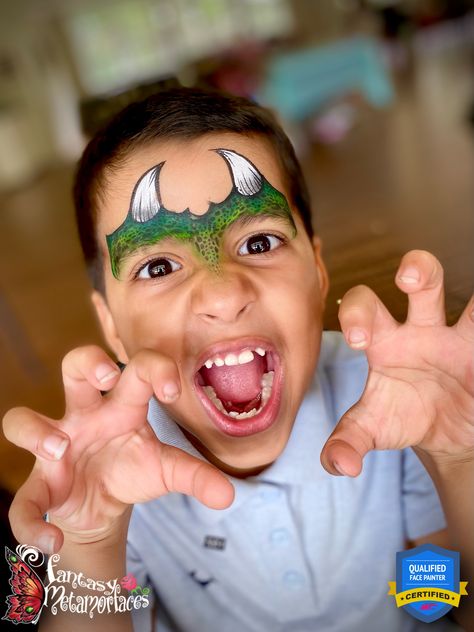 T Rex Face Paint Easy, Dinasour Makeup Halloween, Dinasour Face Painting, Velociraptor Face Paint, Dragon Face Paint Easy For Kids, Simple Dragon Face Paint, Godzilla Face Paint, Dinosaur Makeup Kids, Face Painting For Boys Easy