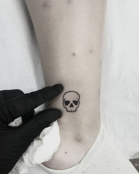 Tiny Skull Tattoos, Small Skull Tattoo, Tattoos For Females, Feminine Skull Tattoos, Skull Hand Tattoo, Simple Skull, Skeleton Hand Tattoo, Sugar Skull Tattoos, Small Skull