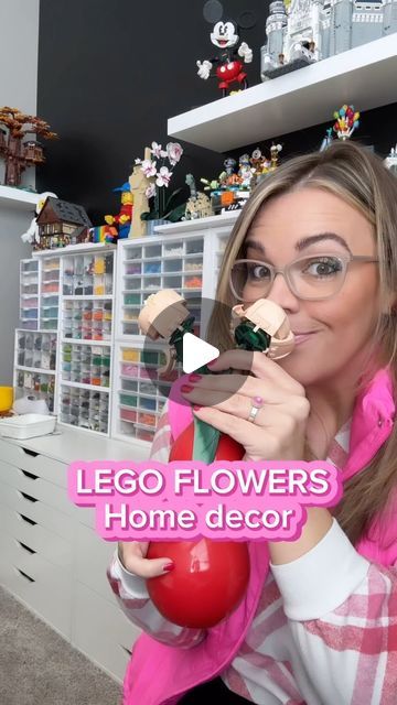 Lego Flower Vase Ideas, How To Display Lego Flowers, Lego Succulent Display, Lego Plant Display, Lego Botanical Collection Display, Lego Flowers Display, Lego Flower Wall, Lego Flowers Diy, Lego Flower Display