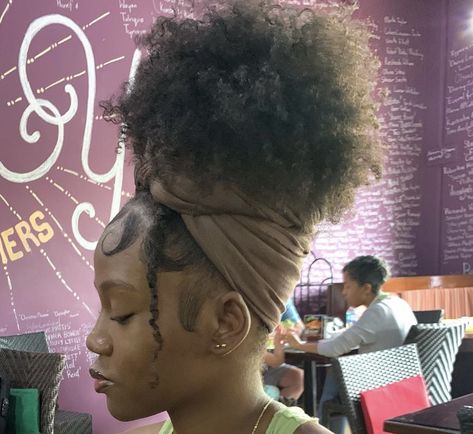 Headwrap Natural Hair, Dark Skin Girl, Hair Edges, Headwrap Hairstyles, Looks Hippie, 4b Hair, Cute Natural Hairstyles, Hair Puff, Quick Natural Hair Styles