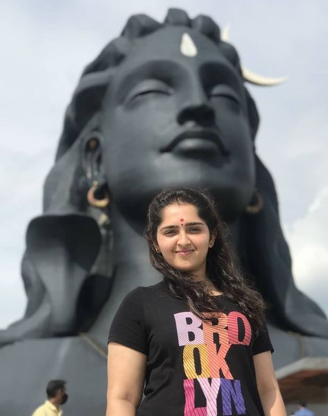 Isha Yoga Photo Poses, Isha Yoga Temple, Arijit Singh Photos New, Maha Dev, Adiyogi Shiva, Shiva Images, Temple Photo, Isha Yoga, Yellow Quotes