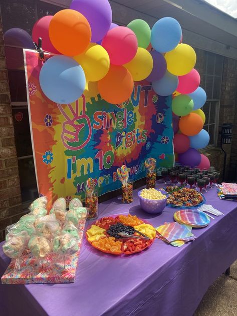 Tye Dye Theme Party, Tye Dye Balloon Arch, Tie Dye Birthday Party Decorations, Peace Out Birthday Party, Tie Dye Themed Birthday Party, Tie Dye Bday Party Ideas, Tie Dye Theme Party, Piece Out Single Digits Party, Double Digits Birthday Party