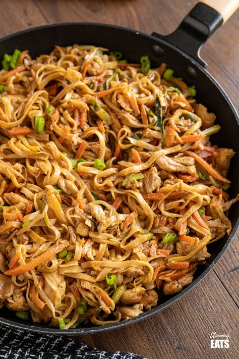 Chicken Peanut Noodles, Peanut Chicken Noodles, Easy Peanut Chicken, Braised Chicken Breast, Sw Recipes, Thai Peanut Chicken, Chicken Noodles, Chicken Noodle Recipes, Peanut Noodles