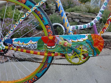 Mural style chain guard was painted by my friend Irma... who's a real artist! Decorated Bike, Paint Bike Diy, Bike Paint Ideas Diy, Bicycle Makeover, Custom Paint Bicycle, Road Bike Paint Ideas, Cool Bicycle Paint Jobs, Christiania Bike, Schwinn Cruiser