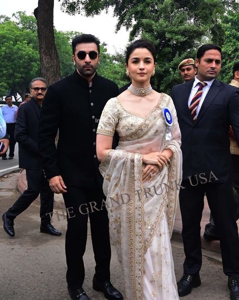 Saree Cape, Alia Bhatt Saree, Brother Wedding, Sequence Saree, Sequin Saree, Dresses Traditional, Dress Men, Organza Silk Saree, Sari Dress