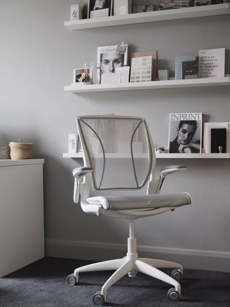 Healthier working habits at home – Humanscale ergonomic desk chair [AD] Grey Office Furniture, Grey Home Office, Comfy Office Chair, Desk Chair Comfy, White Office Chair, Ergonomic Desk Chair, Grey Home, Ergonomic Desk, Table Office