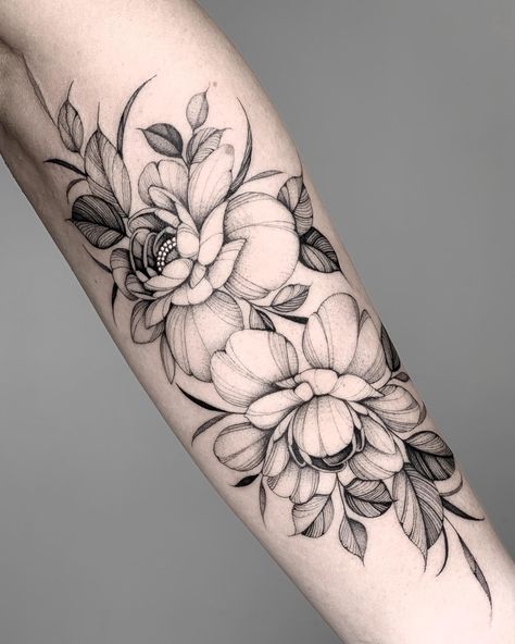 Aster Tattoo, Succulent Tattoo, Chic Tattoo, Sick Tattoo, Forarm Tattoos, Plant Tattoo, Hand Tattoos For Women, Botanical Tattoo, R Tattoo