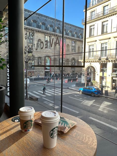 London Starbucks Aesthetic, Paris Coffee Aesthetic, Cafe Starbucks Aesthetic, Starbucks In Paris, Starbucks Coffee Aesthetic, Paris Starbucks, Starbucks London, Cafe Starbucks, Coffee Paris