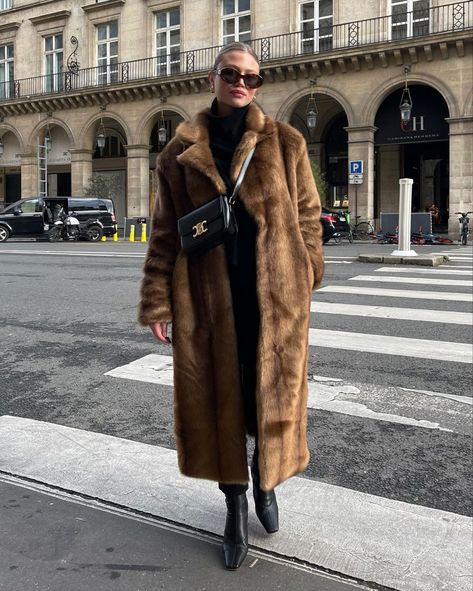 Long Brown Fur Coat Outfit, Fur Trench Coat Outfit, Long Fur Coat Outfit, Overcoat For Women, Brown Fur Coat, Fur Coat Outfit, Long Fur Coat, Long Overcoat, Winter Trench Coat