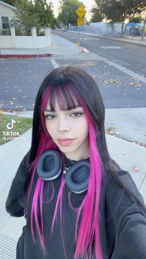 Red Halo Hair, Pink And Black Hair, Peekaboo Hair, Goth Hair, Hair Color Streaks, Hair Streaks, Dyed Hair Inspiration, Split Hair, Halo Hair