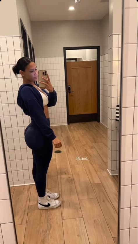 Gym Outfits For Black Women, Draya Michele Body Goals, Nice Body For Vision Board, Gym Fits Black Women, Gym Body Goals Pictures, Gym Outfits Black Women, Slim Thick Body Reference Aesthetic, Toned Back Women, Body Gym Goals