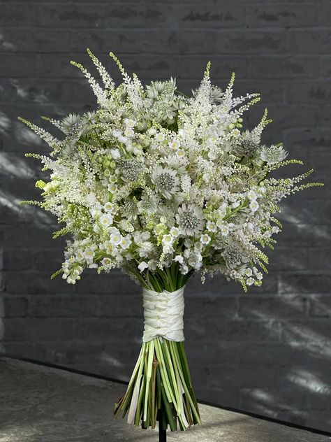 Unusual Wedding Bouquets Creative Unique, Unusual Wedding Bouquets, Baby's Breath Bouquet, Winter Bridal Bouquets, Gypsophila Bouquet, Winter Wedding Flowers, Wedding Flower Inspiration, White Wedding Flowers, Wildflower Wedding