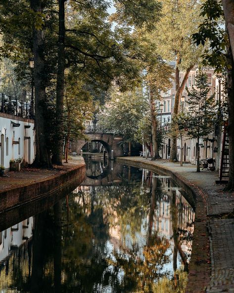 Utrecht, Utrecht Netherlands, Quiet Morning, Voyage Europe, City Aesthetic, Pretty Places, Amazing Architecture, Places Around The World, Wonderful Places