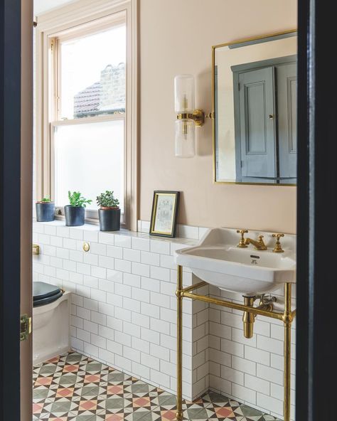 Times Property on Instagram: “This beautiful bathroom belonging to Hayley Allman demonstrates how to make an impact while still opting for a (relatively!) neutral…” Small Bathroom Paint Colors, Setting Plaster, Small Bathroom Paint, Farrow Bal, Small Bathroom Colors, Best Bathroom Vanities, Bathroom Paint Colors, Farrow And Ball, Best Paint Colors