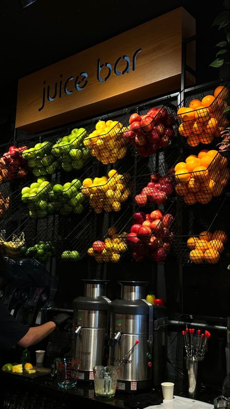 Fruit Cafe Interior, Smoothie Bar Interior Design, Modern Smoothie Bar, Juice Bar At Home, Mini Juice Bar, Spa Juice Bar, Juice Cafe Design Ideas, Juice Cafe Interior, Juice Food Truck