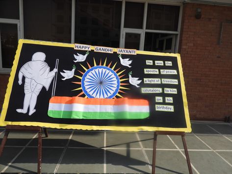 2 October Gandhi Jayanti Board Decoration, Gandhi Jayanti Bulletin Board Ideas, Gandhi Jayanti Board Decoration, Gandhi Janti, Gandhi Jayanti Decoration In School, Gandhi Jayanti Creative Posters, Notice Board Decoration, Bird Crafts Preschool, Gandhi Ji