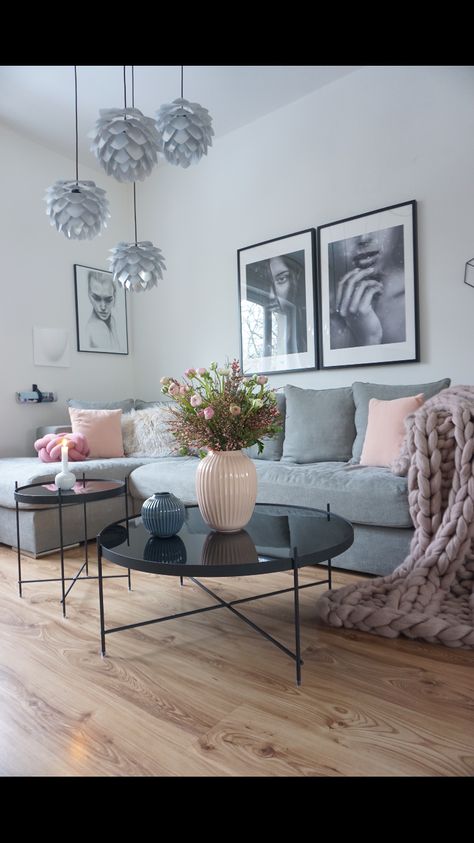 Blush and chunky in grey, black and peach Grey And Peach Living Room, Blush And Grey Living Room, Pink And Grey Kitchen, Peach Living Rooms, Living Room Decor Grey Couch, Blush Living Room, Dark Grey Couch Living Room, Pastel Living Room, Navy Living Rooms