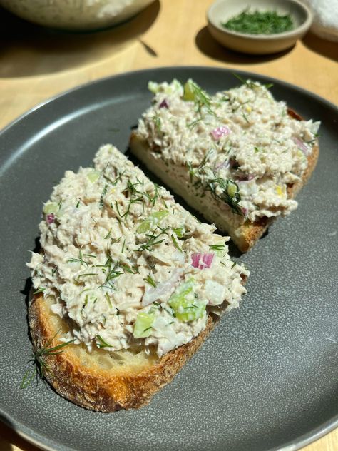 This Lemon Dill Tuna Salad is perfect for meal prep and makes for an easy lunch to have ready for the week! Made with simple ingredients. One Balanced Life Recipes, Dill Tuna Salad, Tuna Salads, Best Tuna Salad Recipe, Dairy Free Lunch, Best Tuna Salad, Salad Fingers, Gf Dinner, Air Fryer Recipes Appetizers