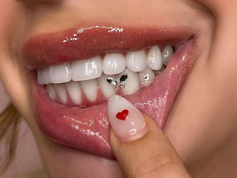 Bottom Tooth Gem, Tooth Gems Bottom Teeth, Pretty Teeth, Dental Jewelry, Grillz Teeth, Tooth Filling, Diamond Teeth, Tooth Gems, Diy Teething