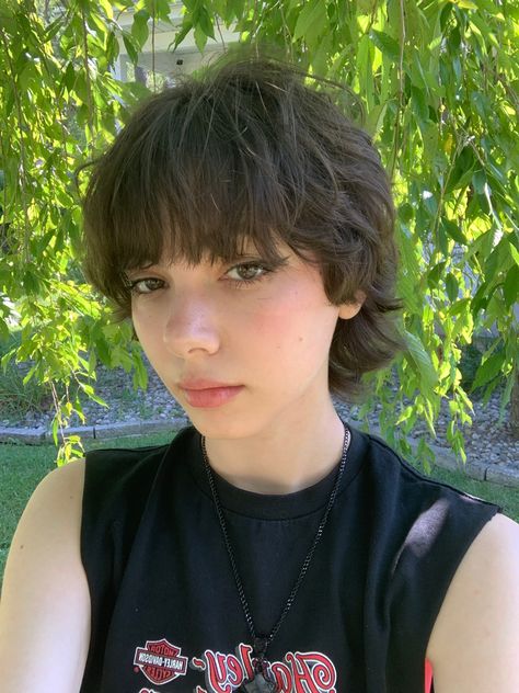 Short Gender Fluid Haircuts, Enby Haircuts Short, Cool Masc Haircuts, Short Haircuts Masculine, Adrogonus Hair Short, Short Haircut Straight Hair Round Face, Gender Neutral Hair Styles, Masc Bob Haircut, Angrogonus Haircuts