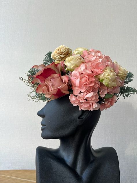 Looking for a unique and elegant way to showcase your favorite blooms or succulents? Introducing our stunning handmade ceramic woman head vase - the perfect fusion of artistry and functionality! Handcrafted with meticulous attention to detail, our woman face planter Pot adds a touch of sophistication to any space. Whether you're decorating your home, office, or garden, this exquisite ladies bust statue will surely captivate attention  Ideal for gifting, surprise your wife, bestie, or loved ones Ceramic Woman, Flower Pot Ceramic, Head Flower, Bust Statue, Face Vase, Head Sculpture, Pot Ceramic, Face Planters, Head Planters