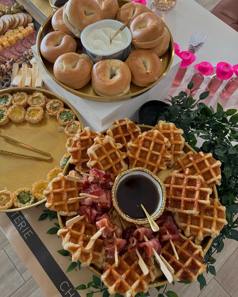 Good morning, brunch babes! 🌞🍓 Imagine waking up to this spread: grazing boards, mini bagels, waffles, sandwiches, fresh fruit, yogurt cups, salads, quiches, and more—all perfectly set up at your Airbnb by AZ Bachelorette Party! 🥂✨ Plus, we’ve got a champagne cart for poolside mimosas and espresso coffee to kickstart your day. ☕️ Whether you’re lounging by the pool or getting ready for a day of fun, we’ve got the best brunch options in town. Ready to brunch it up? Swipe through and tag your s... Cucumber Cocktails, Rehearsal Brunch, Champagne Cart, Bachelorette Party Food, Cucumber Cocktail, Bachelorette Brunch, Mimosa Brunch, Bach Weekend, Scottsdale Bachelorette