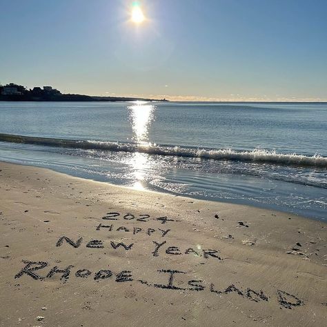 Happy New Year, Rhode Island! 🥳🌊🦀⚓️ #whatsgoingoninrhodeisland #narragansett #theoceanstate #bonnetshores #rhodeisland 📸: @macciardo | Instagram Narragansett Rhode Island, Seaside Cottage, Senior Photoshoot, Coastal Towns, Rhode Island, What’s Going On, Senior Photos, Happy New Year, Instagram