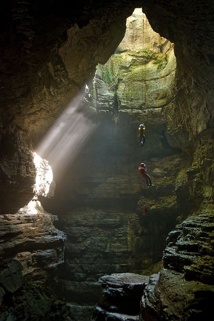 Descending into Stephens Gap Cave in northern Alabama, USA Beautiful World, In The Middle, Wonders Of The World, The Great Outdoors, Outdoors Adventure, Places To See, Alabama, The Middle, Places To Travel