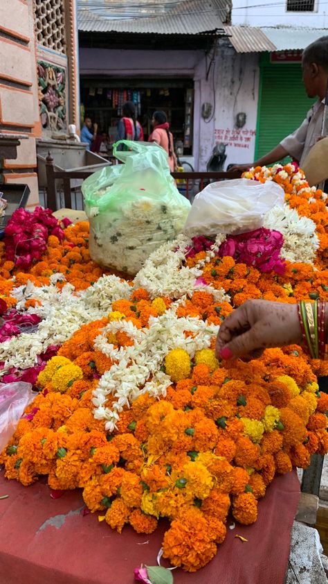 Flower Market Aesthetic, India Aesthetic, Cardiac Cycle, Aesthetic Indian, Market Aesthetic, South Asian Aesthetic, Desi Vibes, Diwali Photography, Aesthetic Place