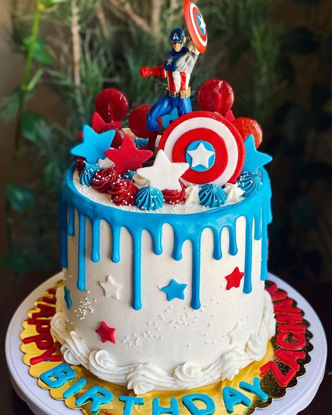 Avengers Smash Cake, Marvel Smash Cake, Avengers Buttercream Cake, Birthday Marvel, Captain America Cake Design, Superhero Treats, Avengers Birthday Cake Buttercream, Captain America Birthday Cake, Las Vegas Cake