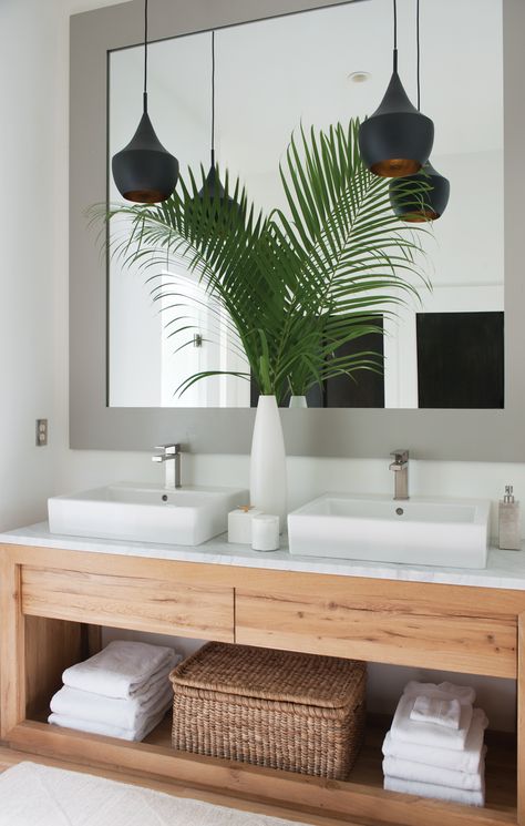 Tropical Guest Bathroom, Hawaii Inspired Bathroom, Hawaii House Decor, Tropical Modern Kitchen, Tropical Minimalist Interior, Tropical Modern Interior, Modern Tropical Bathroom, Tropical Bathrooms, Tropical Bathroom Ideas