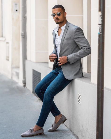 Another GREY MATCH, what you guys think ? Yes or No ?🙂 _  Choose to associate my Grey Suit from @zara with those Grey Loafers form… Grey Loafers Men Outfit, Gray Loafers Outfit, Gray Shoes Outfit, Casual Summer Wedding Outfit, Mocassin Outfit, Mens Grey Dress Shoes, Gray Dress Shoes, Loafers Men Outfit, Blue Pants Men