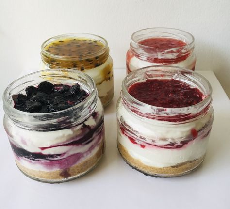 Different flavors of cheesecake #strawberry #blueberry #raspberry #passionfruit Cheesecake Jars, Cheesecake Strawberry, Cheesecake In A Jar, Strawberry Blueberry, Blueberry Cheesecake, Interesting Food, Passion Fruit, Interesting Food Recipes, Mini Cheesecake