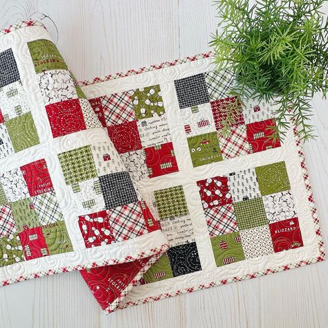 Mini Charm Square Table Runner, Mini Charm Table Runner, Mini Charm Pack Table Runner Patterns, Moda Christmas Quilts, Christmas Bed Runner Quilt Patterns, Mini Charm Pack Table Runner, Christmas Table Runners Quilted Patterns, Christmas Table Runner Quilts, Christmas Charm Pack Quilt