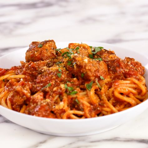 Raos Pasta Recipe, Raos Meatballs Recipe, Marinara Recipes Dishes, Raos Recipes, Raos Spaghetti, Raos Marinara Recipe, Rao Meatball Recipe, Raos Meatballs, Spaghetti Dishes