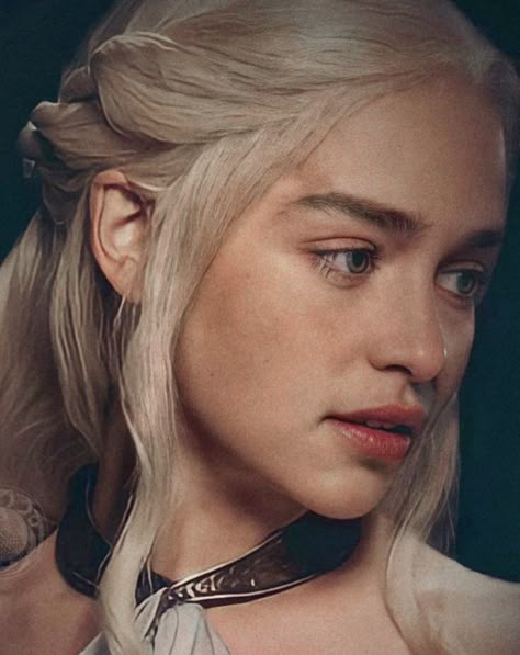 Daenerys Targaryen Face, Danarys Targaryen, Daenerys Targaryen Wallpaper, Emilie Clarke, Highlights Wallpaper, Wallpapers Celebrities, Got Daenerys, Emilia Clarke Daenerys Targaryen, Aesthetics Vintage