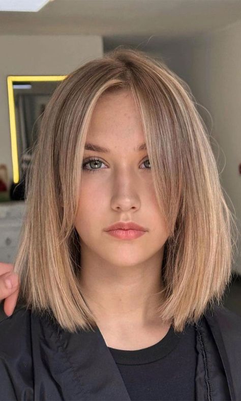 Summer Hair Mid Length, Side Part Blonde Bob, Brown Blonde Bob, Lived In Blonde Bob, Mid Length Blonde Hair, Hair Coloring Ideas, Styling Hairstyles, Balayage Hair Colour, Bronde Lob