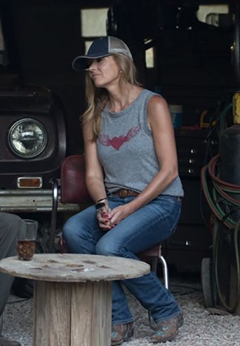 Why people think Connie Britton might be leaving Nashville Connie Britton Style, Connie Britton Nashville, Dirt Race Track, Rayna James, Jennifer Garner Hair, Nashville Hair, Nashville Series, Nashville Vibes, Nashville Cast