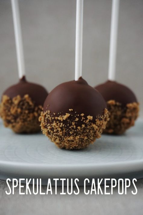 #weihnachten #cakepop #spekulatius #schoko #rezept #süßes Cheesecake Pops, Christmas Cake Pops, Gingerbread Recipe, Winter Desserts, Christmas Brunch, Sweets Cake, Chocolate Sweets, Breakfast On The Go, Cakepops