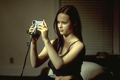 Thora Birch in American Beauty American Beauty Movie, May Movie, Thora Birch, Ghost World, Never Grow Old, Movie Shots, Neo Noir, Six Feet Under, American Beauty