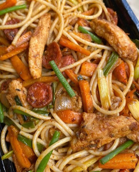 67K views · 3.1K reactions | Spaghetti/ pasta Stir-Fry , this is so Delicious! 😋 | Spaghetti/ pasta Stir-Fry , this is so Delicious! 😋 | By Foodzizzles | Facebook Jollof Spaghetti, Fried Spaghetti, Delicious Spaghetti, Spaghetti Pasta, So Delicious, Dumplings, Stir Fry, Food Ideas, Spaghetti