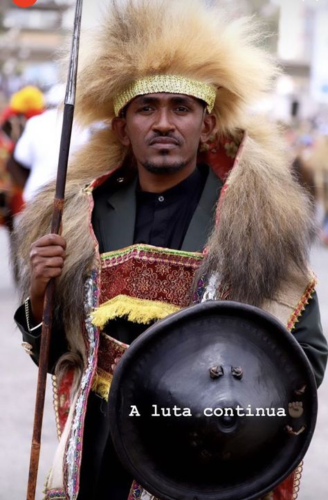 #Oromo #Oromia #Hachaluhundessa  https://www.bbc.co.uk/news/amp/world-africa-53243325 Hachalu Hundessa Pic, Hachalu Hundessa Photo, Oromo Culture, Oromo People, Ethiopian People, Traditional Healer, Bow Wallpaper, Wall Texture Design, Love Background Images